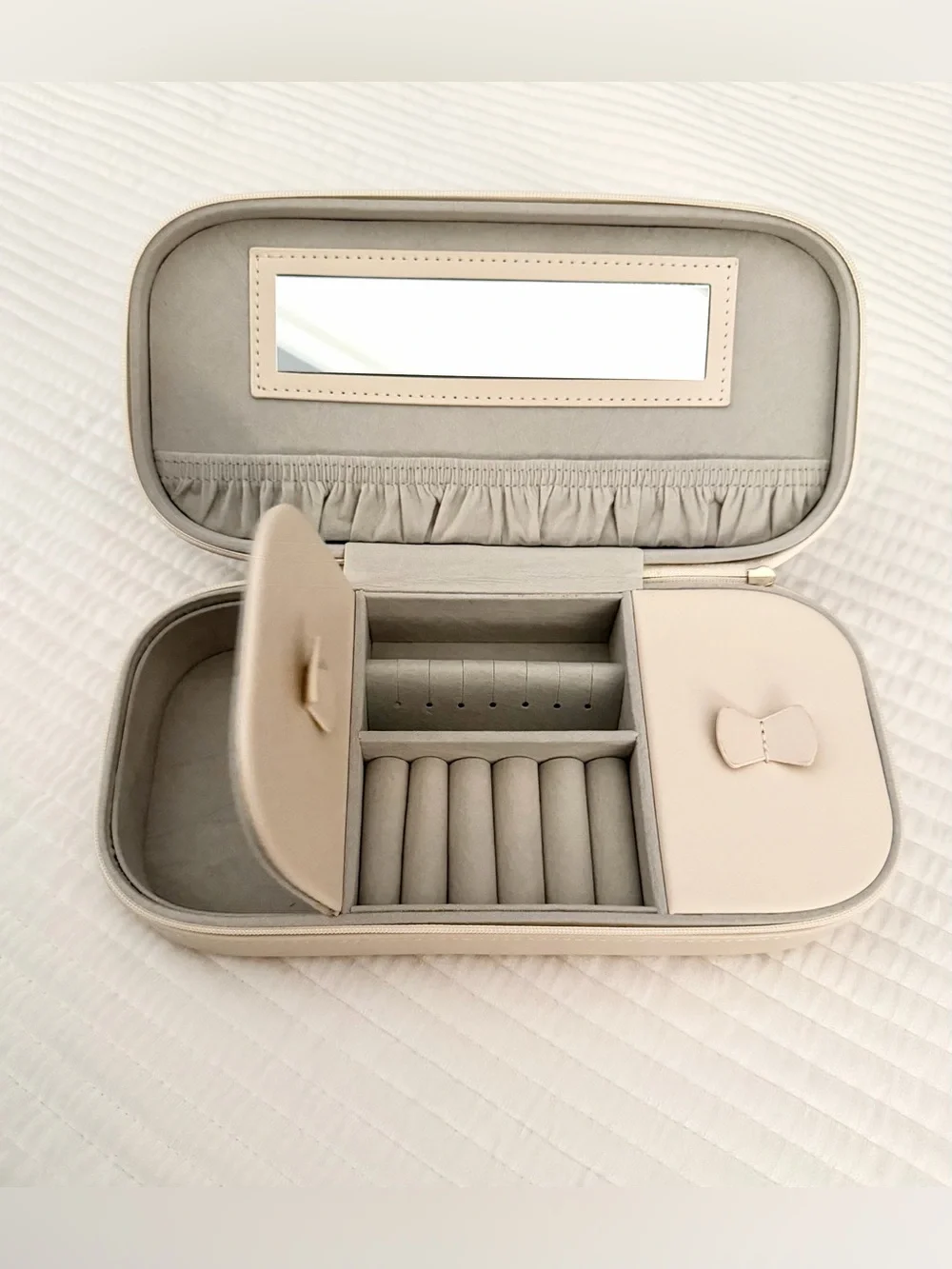 Cupcakes & Cashmere At Home Cream Travel Jewelry Case Organizer Geometric Print